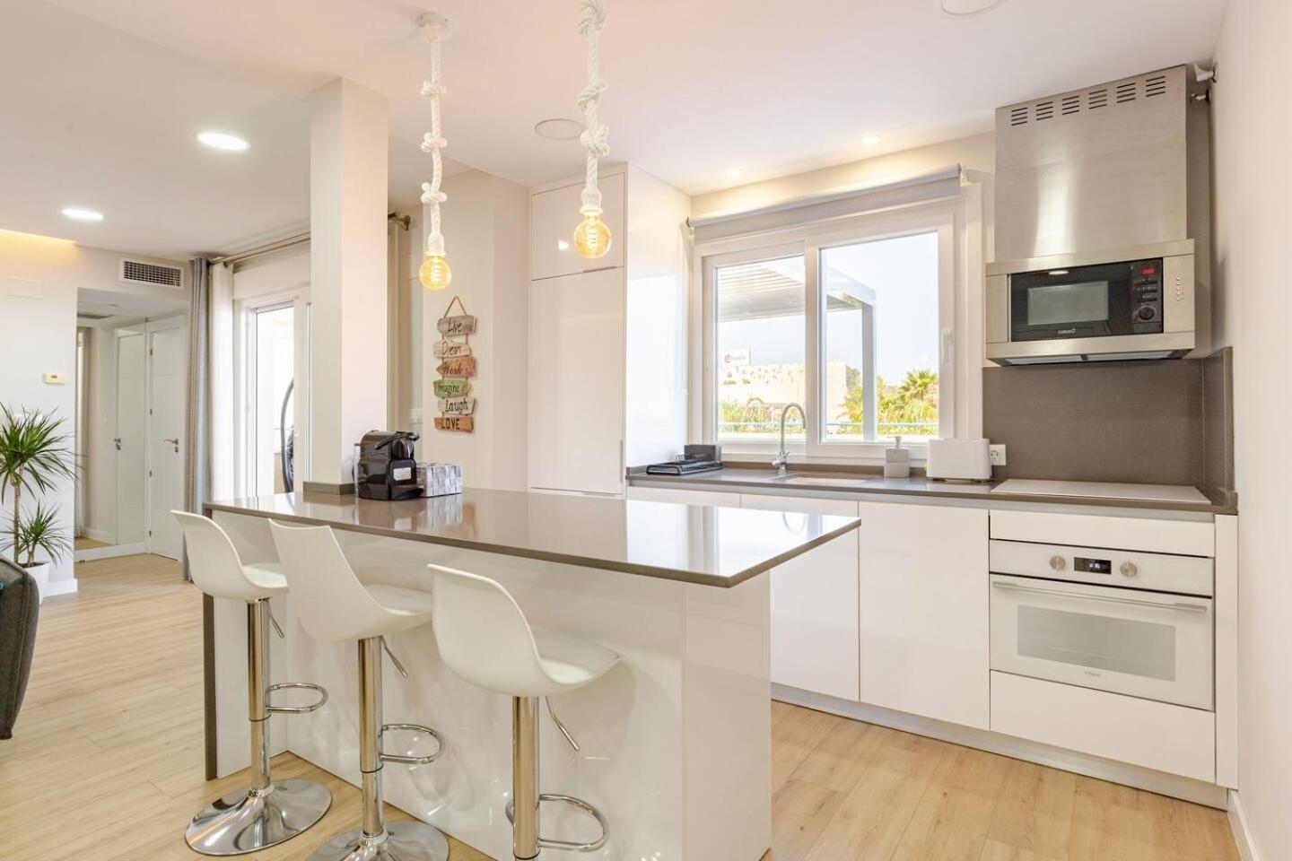 Apartamento En Banana Beach Junto Al Mar - Marbella Bagian luar foto