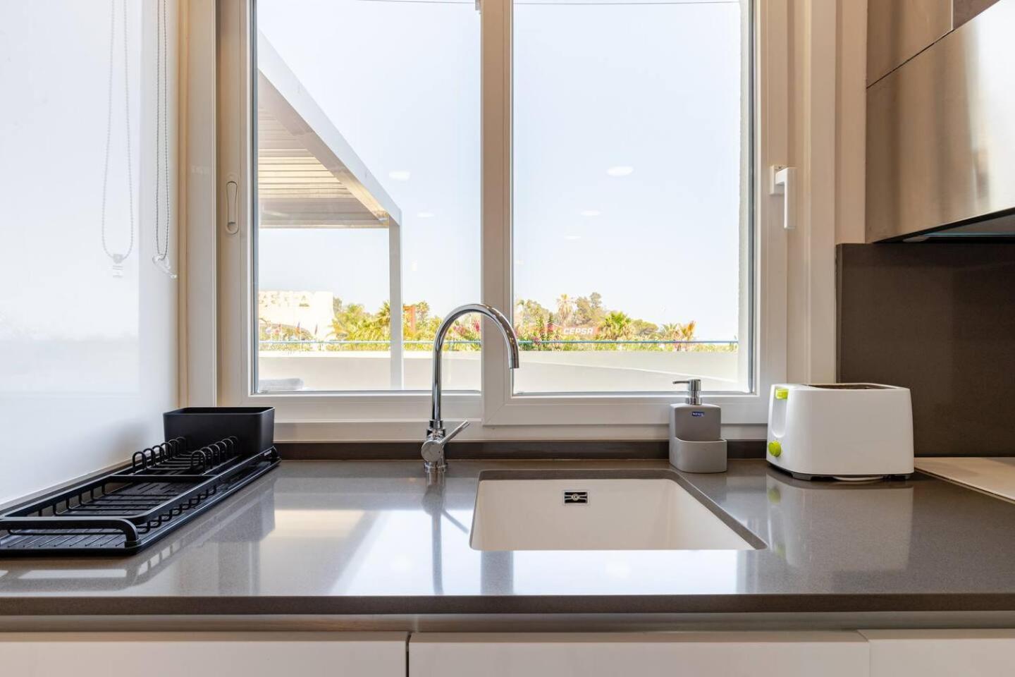 Apartamento En Banana Beach Junto Al Mar - Marbella Bagian luar foto